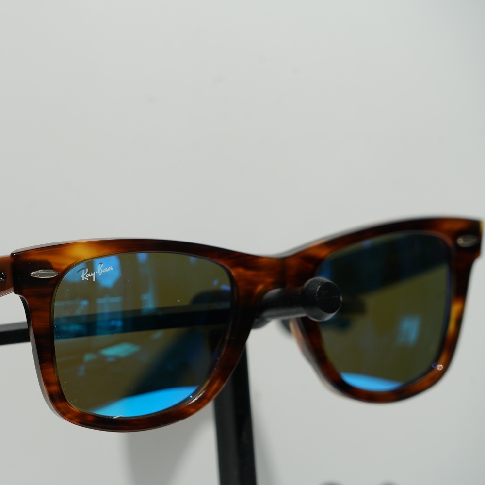 BRAND NEW REFLECTIVE RAYBAN WAYFARER CLASSIC